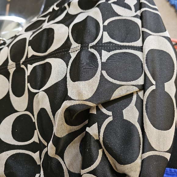 Medium Tote - Picture 4 of 4